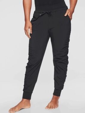 EUC Athleta Black Attitude Pant—sz 4